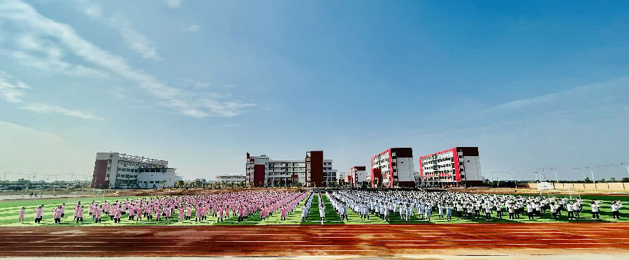 ��̶�l(w��i)���W(xu��)У�e�k��ϲӭ�����|�W��(hu��)���F(tu��n)�w�ٱ�ِ